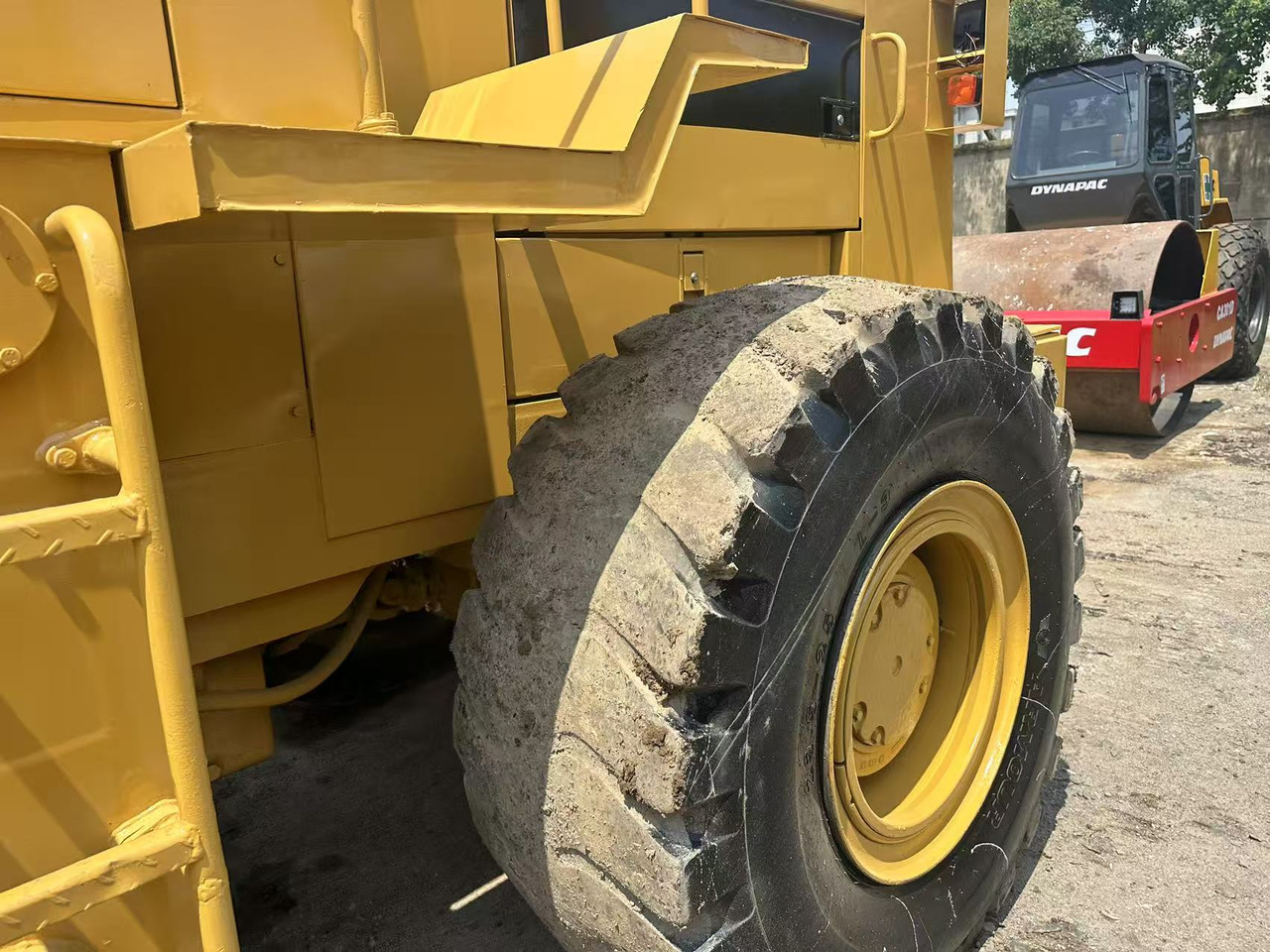 Utovarivač točkaš CATERPILLAR 966f: slika 16