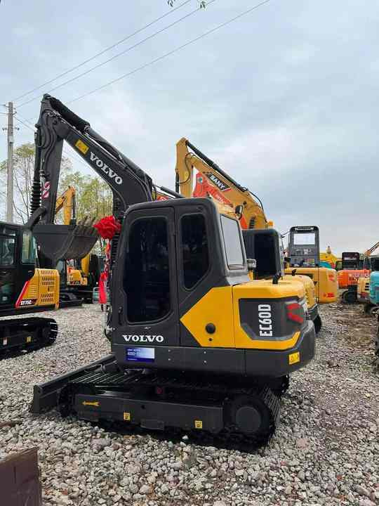 China Brand Used Volvo EC60D Mini Excavator 6ton Crawler Earth Digger Machine for Sale - Bager guseničar: slika 3 China Brand Used Volvo EC60D Mini Excavator 6ton Crawler Earth Digger Machine for Sale - Bager guseničar: slika 3