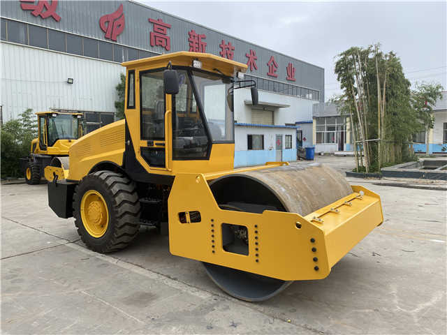 China Made Small Size Road Roller , Brand New Roller , New Compactor Machines - Kompaktor: slika 3 China Made Small Size Road Roller , Brand New Roller , New Compactor Machines - Kompaktor: slika 3
