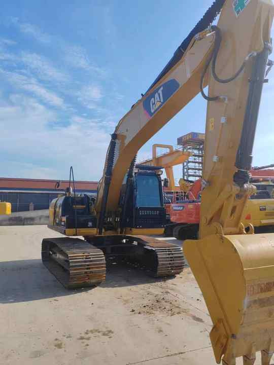 Durable Second Hand Machine Original Used Caterpillar Excavator CAT 330D2 USED 329D2 320D2 325D 315D Excavator - Bager guseničar: slika 2 Durable Second Hand Machine Original Used Caterpillar Excavator CAT 330D2 USED 329D2 320D2 325D 315D Excavator - Bager guseničar: slika 2