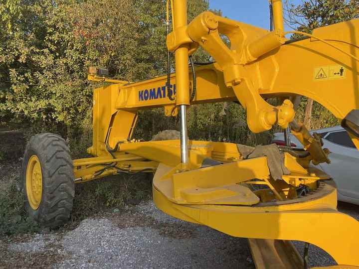 Japan Komatsu GD655 Motor Grader Cheap Price Komatsu Road Grader GD655 Good Condition in China - Grejder: slika 2 Japan Komatsu GD655 Motor Grader Cheap Price Komatsu Road Grader GD655 Good Condition in China - Grejder: slika 2