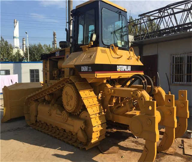 Low Price Cat D6m Original Made Dozer , Used Bulldozer Cat D6 D6m D6h D6g D6k , Original Bulldozer - Buldožer: slika 1 Low Price Cat D6m Original Made Dozer , Used Bulldozer Cat D6 D6m D6h D6g D6k , Original Bulldozer - Buldožer: slika 1