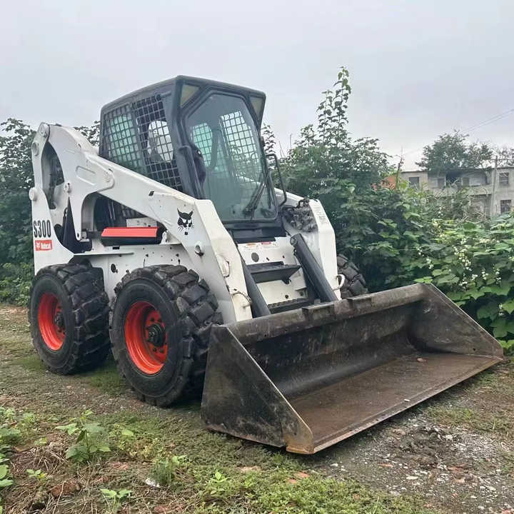 Second Hand BOBCAT S300 Skid-steer Loader with Very Good Performance Is for Sale at a Low Price - Mini utovarivač: slika 1 Second Hand BOBCAT S300 Skid-steer Loader with Very Good Performance Is for Sale at a Low Price - Mini utovarivač: slika 1