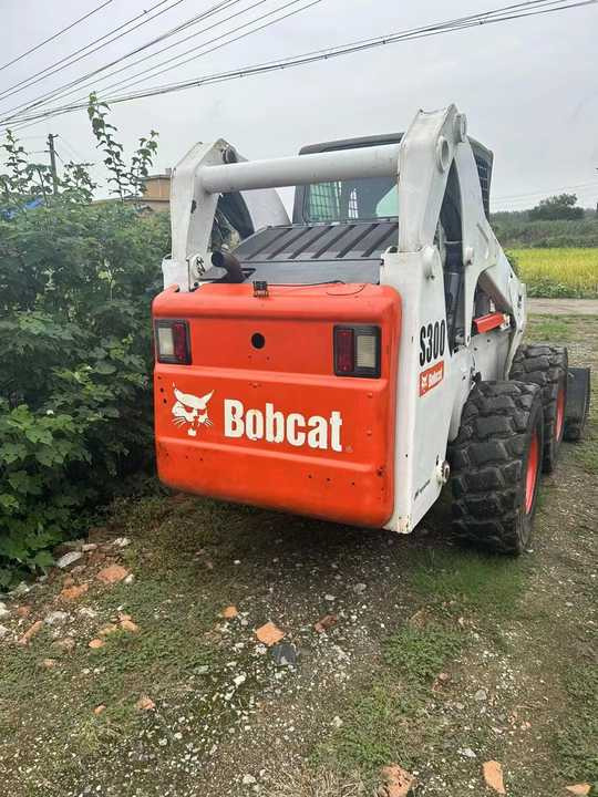 Second Hand BOBCAT S300 Skid-steer Loader with Very Good Performance Is for Sale at a Low Price - Mini utovarivač: slika 4 Second Hand BOBCAT S300 Skid-steer Loader with Very Good Performance Is for Sale at a Low Price - Mini utovarivač: slika 4