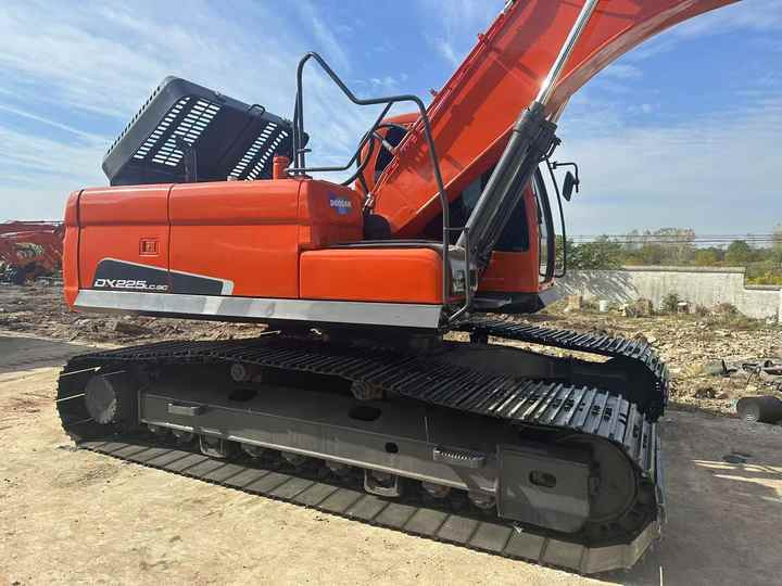 Second Hand Doosan Dx225 Excavator 20tons Middle Machine for Sale Excellent Condition Doosan Dx225 300 Hot Sale Machine - Bager: slika 3 Second Hand Doosan Dx225 Excavator 20tons Middle Machine for Sale Excellent Condition Doosan Dx225 300 Hot Sale Machine - Bager: slika 3