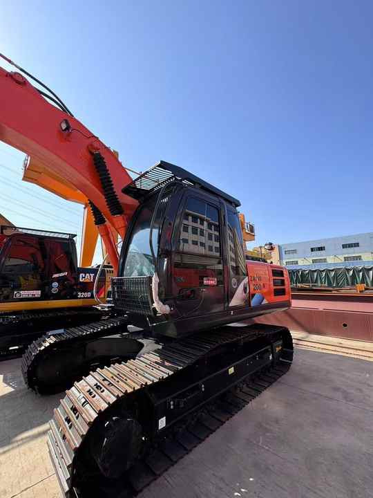 Second Hand Japan Brand Hitachi Zx200 Excavator for Sale Original Hitachi 20tons Medium Excavator in Stock - Bager: slika 4 Second Hand Japan Brand Hitachi Zx200 Excavator for Sale Original Hitachi 20tons Medium Excavator in Stock - Bager: slika 4