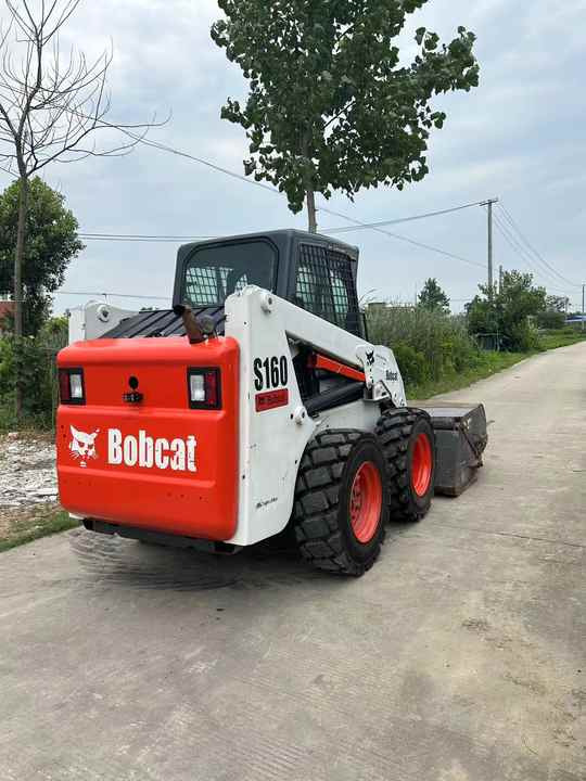 USED BOBCAT S160 Skid-steer Loader Bobcat S160 Carry Sweeper with Very Good Performance Is for Sale at a Low Price. - Mini utovarivač: slika 5 USED BOBCAT S160 Skid-steer Loader Bobcat S160 Carry Sweeper with Very Good Performance Is for Sale at a Low Price. - Mini utovarivač: slika 5