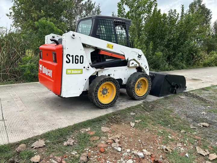 USED BOBCAT S160 Skid-steer Loader with Very Good Performance Is for Sale at a Low Price. - Mini utovarivač: slika 4 USED BOBCAT S160 Skid-steer Loader with Very Good Performance Is for Sale at a Low Price. - Mini utovarivač: slika 4