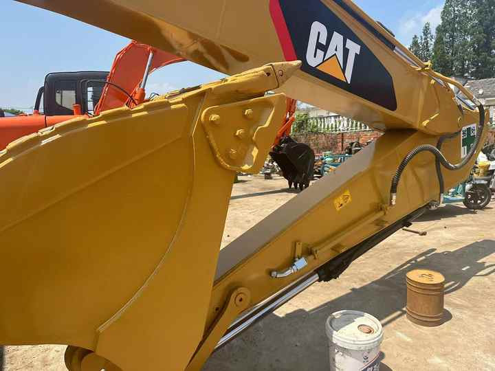 Used CAT 320D2 Excavator | Well-Maintained, Low Hours | Affordable Heavy Machinery for Construction & Mining! - Bager guseničar: slika 4 Used CAT 320D2 Excavator | Well-Maintained, Low Hours | Affordable Heavy Machinery for Construction & Mining! - Bager guseničar: slika 4