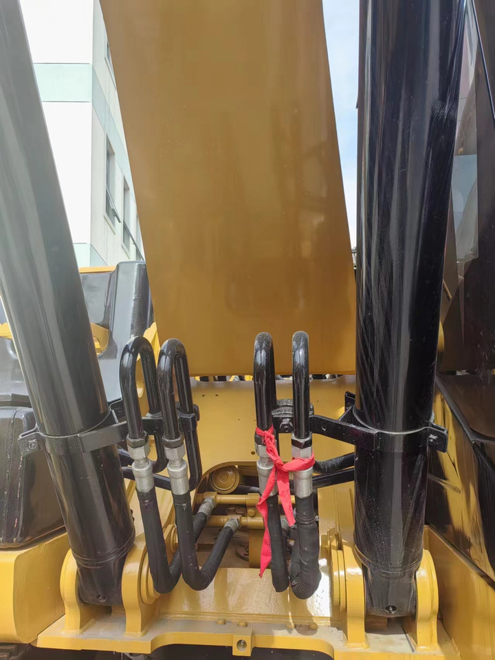 Used Caterpillar 320d excavator for sale at a low price. - Bager guseničar: slika 5 Used Caterpillar 320d excavator for sale at a low price. - Bager guseničar: slika 5