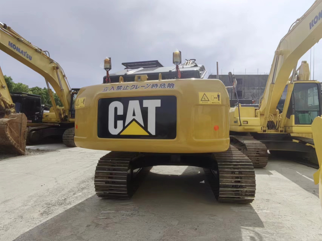 Used Caterpillar 320d excavator for sale at a low price. - Bager guseničar: slika 3 Used Caterpillar 320d excavator for sale at a low price. - Bager guseničar: slika 3