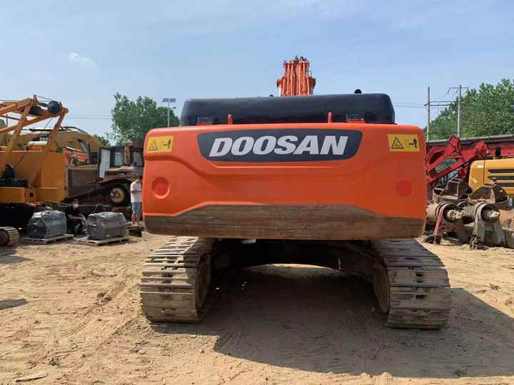 Used Digger DOOSAN DX300 Construction Machinery Construction Digger Used DOOSAN DX300 Cheap Excavator - Bager guseničar: slika 4 Used Digger DOOSAN DX300 Construction Machinery Construction Digger Used DOOSAN DX300 Cheap Excavator - Bager guseničar: slika 4