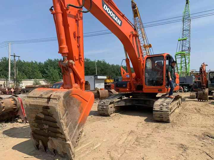 Used Digger DOOSAN DX300 Construction Machinery Construction Digger Used DOOSAN DX300 Cheap Excavator - Bager guseničar: slika 2 Used Digger DOOSAN DX300 Construction Machinery Construction Digger Used DOOSAN DX300 Cheap Excavator - Bager guseničar: slika 2
