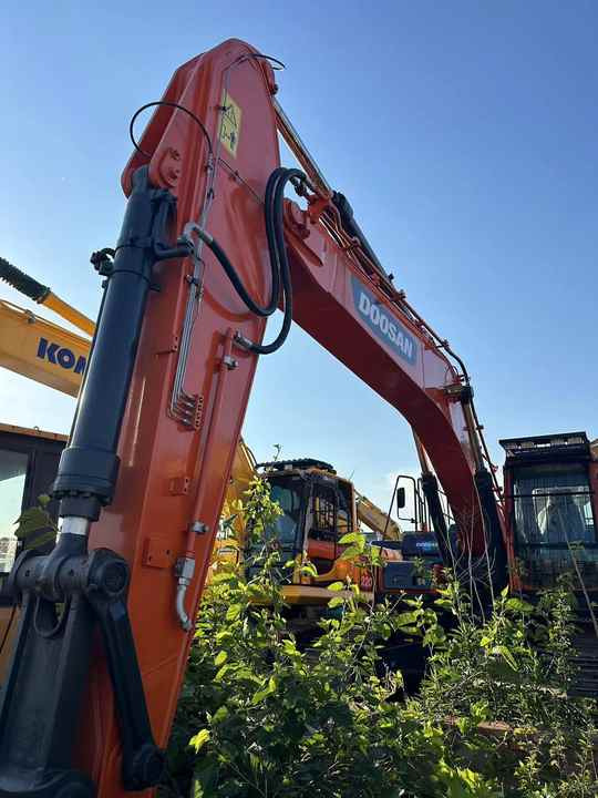 Used Digger DOOSAN DX300 Construction Machinery Construction Digger Used DOOSAN DX300 Cheap Excavator - Bager guseničar: slika 5 Used Digger DOOSAN DX300 Construction Machinery Construction Digger Used DOOSAN DX300 Cheap Excavator - Bager guseničar: slika 5
