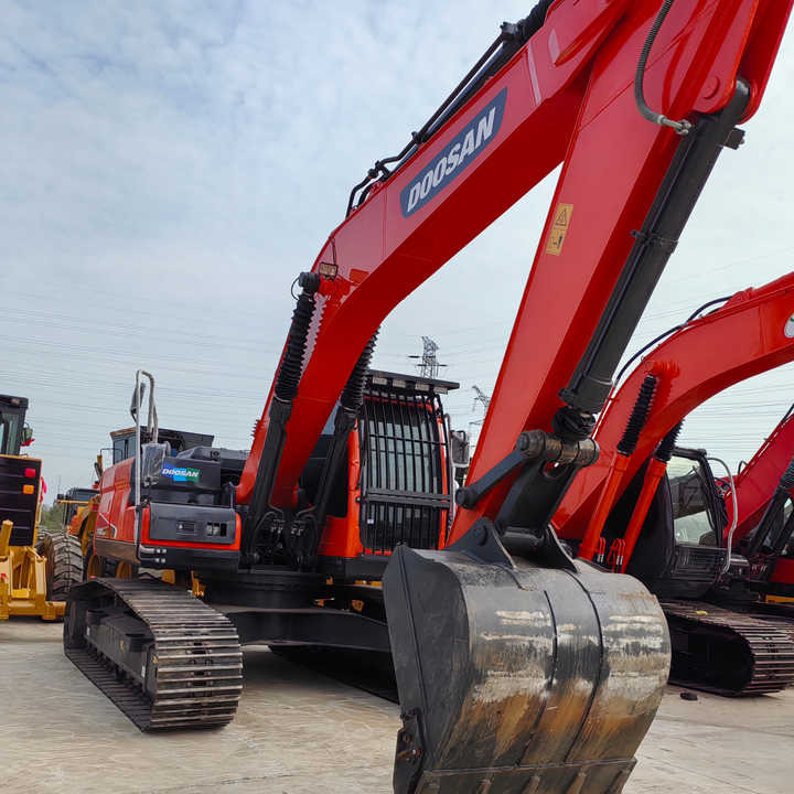 Used Doosan DX225LC-9C Hydraulic Excavator 25 Ton Doosan Dx225 Crawler Excavator with Excellent Performance Low Price for Sale - Bager: slika 1 Used Doosan DX225LC-9C Hydraulic Excavator 25 Ton Doosan Dx225 Crawler Excavator with Excellent Performance Low Price for Sale - Bager: slika 1