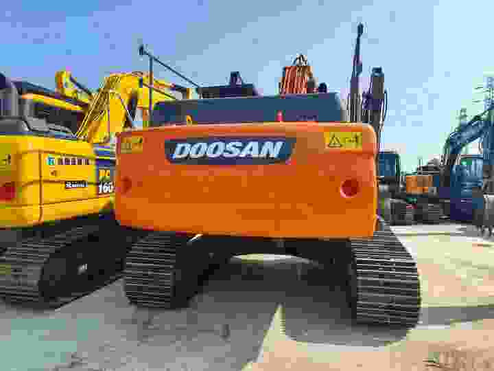 Used Doosan DX300, its original quality has withstood the test. It offers high - efficiency operation at a lower cost.Hard work. - Bager guseničar: slika 3 Used Doosan DX300, its original quality has withstood the test. It offers high - efficiency operation at a lower cost.Hard work. - Bager guseničar: slika 3