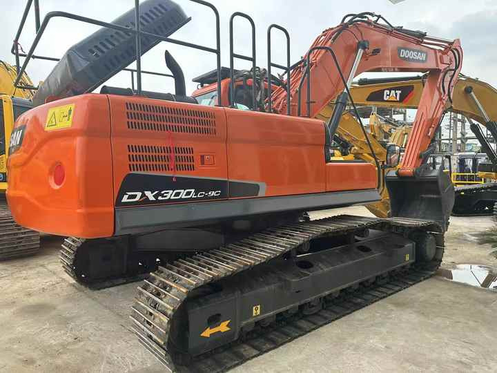 Used Excavator Doosan DX300 Excavators Mini Equipment Earth Moving Machinery Doosan Digger Excavator for Sale - Bager guseničar: slika 4 Used Excavator Doosan DX300 Excavators Mini Equipment Earth Moving Machinery Doosan Digger Excavator for Sale - Bager guseničar: slika 4