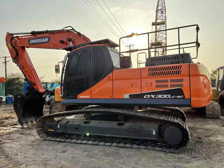 Used Excavator Doosan DX300 Excavators Mini Equipment Earth Moving Machinery Doosan Digger Excavator for Sale - Bager guseničar: slika 5 Used Excavator Doosan DX300 Excavators Mini Equipment Earth Moving Machinery Doosan Digger Excavator for Sale - Bager guseničar: slika 5