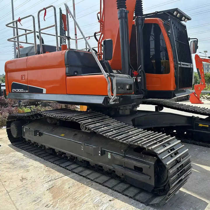 Used Excavator Doosan DX300 Excavators Mini Equipment Earth Moving Machinery Doosan Digger Excavator for Sale - Bager: slika 1 Used Excavator Doosan DX300 Excavators Mini Equipment Earth Moving Machinery Doosan Digger Excavator for Sale - Bager: slika 1