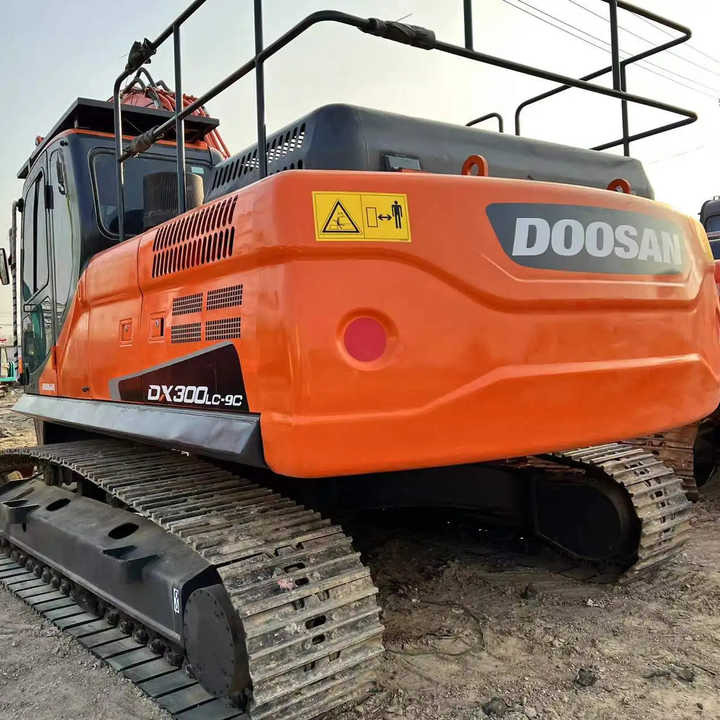 Used Excavator Doosan DX300 Excavators Mini Equipment Earth Moving Machinery Doosan Digger Excavator for Sale - Bager guseničar: slika 3 Used Excavator Doosan DX300 Excavators Mini Equipment Earth Moving Machinery Doosan Digger Excavator for Sale - Bager guseničar: slika 3