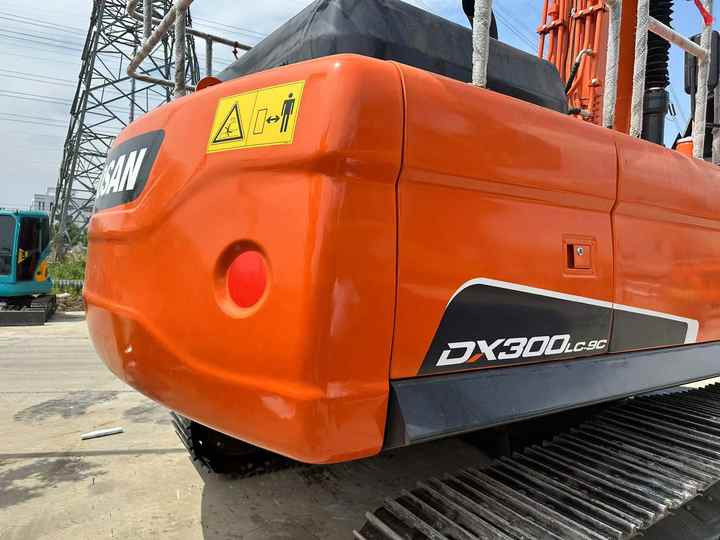 Used Excavator Doosan DX300 Excavators Mini Equipment Earth Moving Machinery Doosan Digger Excavator for Sale - Bager: slika 3 Used Excavator Doosan DX300 Excavators Mini Equipment Earth Moving Machinery Doosan Digger Excavator for Sale - Bager: slika 3