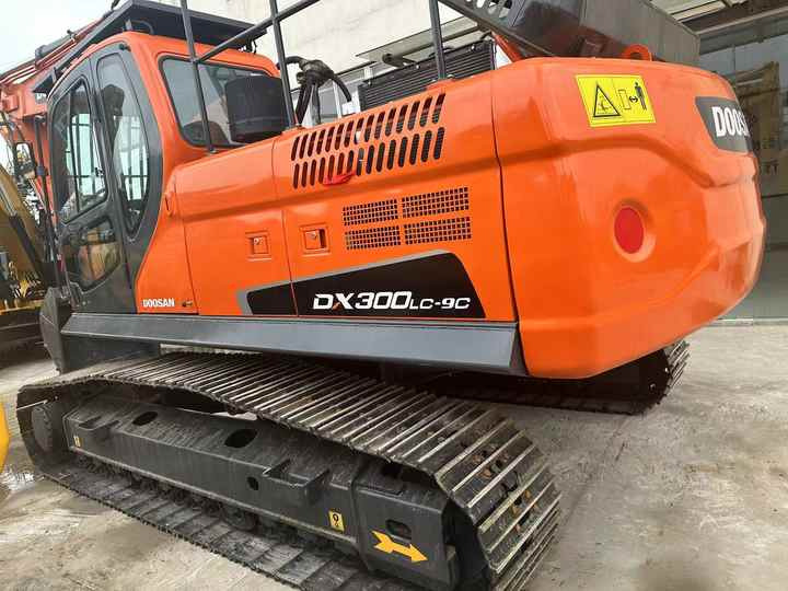 Used Excavator Doosan DX300 Excavators Mini Equipment Earth Moving Machinery Doosan Digger Excavator for Sale - Bager guseničar: slika 3 Used Excavator Doosan DX300 Excavators Mini Equipment Earth Moving Machinery Doosan Digger Excavator for Sale - Bager guseničar: slika 3