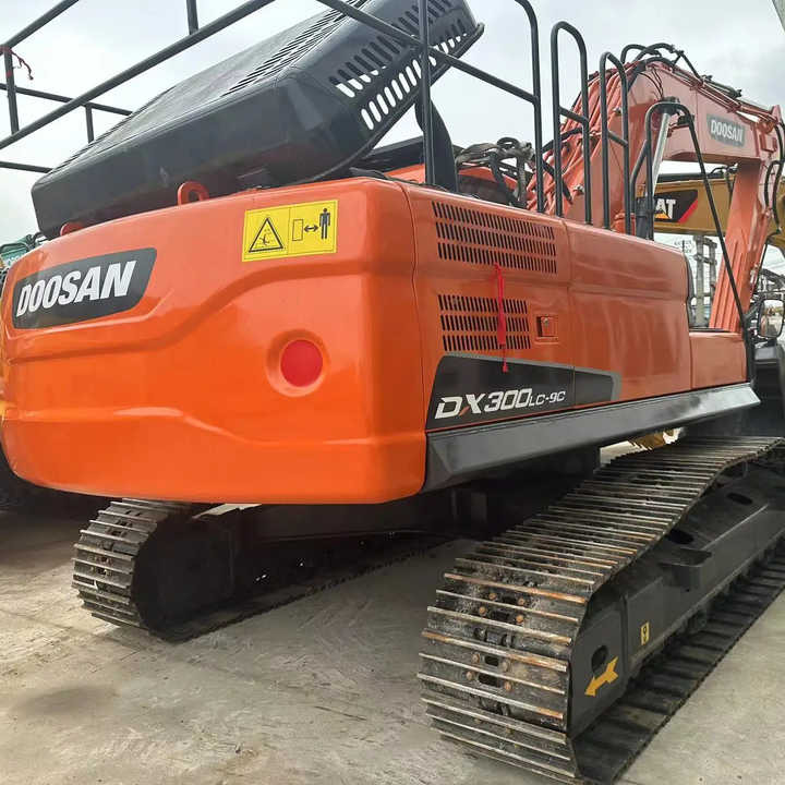 Used Excavator Doosan DX300 Excavators Mini Equipment Earth Moving Machinery Doosan Digger Excavator for Sale - Bager guseničar: slika 2 Used Excavator Doosan DX300 Excavators Mini Equipment Earth Moving Machinery Doosan Digger Excavator for Sale - Bager guseničar: slika 2