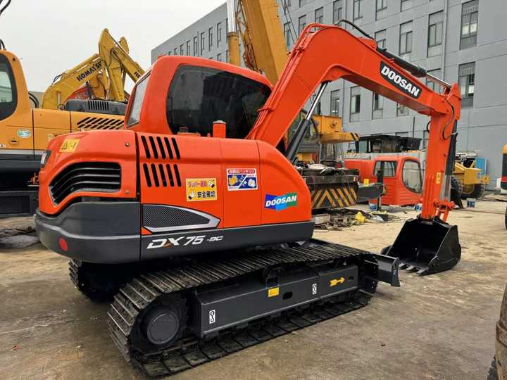 Used Excavator Doosan DX70 75 Excavator Second Hand Digger Used Machinery 7 Ton Used Hydraulic Crawler Excavator - Bager: slika 3 Used Excavator Doosan DX70 75 Excavator Second Hand Digger Used Machinery 7 Ton Used Hydraulic Crawler Excavator - Bager: slika 3