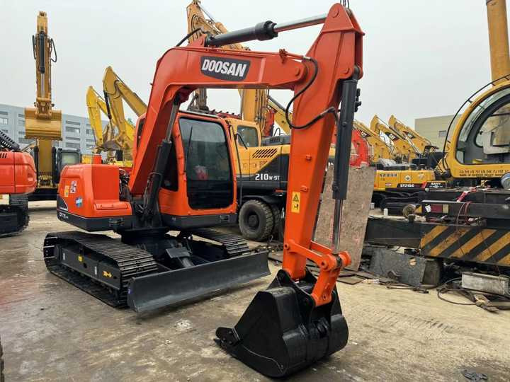 Used Excavator Doosan DX70 75 Excavator Second Hand Digger Used Machinery 7 Ton Used Hydraulic Crawler Excavator - Bager: slika 4 Used Excavator Doosan DX70 75 Excavator Second Hand Digger Used Machinery 7 Ton Used Hydraulic Crawler Excavator - Bager: slika 4