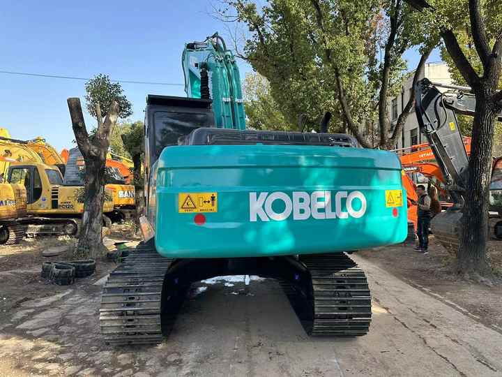 Used Japan Kobelco SK200-8 Crawler Excavator New Arrival Earth-moving Machine for Sale - Bager: slika 2 Used Japan Kobelco SK200-8 Crawler Excavator New Arrival Earth-moving Machine for Sale - Bager: slika 2