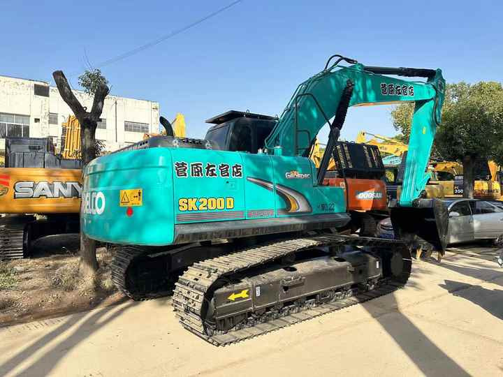 Used Japan Kobelco SK200-8 Crawler Excavator New Arrival Earth-moving Machine for Sale - Bager: slika 4 Used Japan Kobelco SK200-8 Crawler Excavator New Arrival Earth-moving Machine for Sale - Bager: slika 4