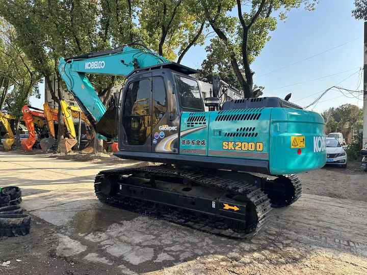 Used Japan Kobelco SK200-8 Crawler Excavator New Arrival Earth-moving Machine for Sale - Bager: slika 3 Used Japan Kobelco SK200-8 Crawler Excavator New Arrival Earth-moving Machine for Sale - Bager: slika 3