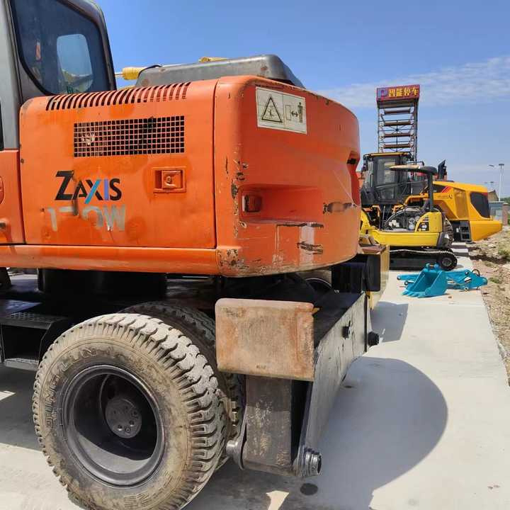 Used Japan Original Brand Hitachi Zx 130w Wheel Excavator Hitachi Zx120 130 200 Excavator for Sale - Bager: slika 4 Used Japan Original Brand Hitachi Zx 130w Wheel Excavator Hitachi Zx120 130 200 Excavator for Sale - Bager: slika 4