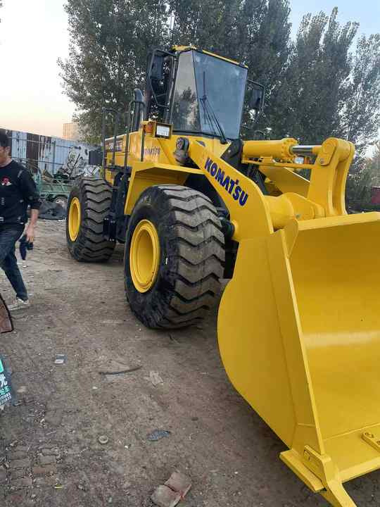 Used Komatsu WA380-3 Front Loader in Very Good Condition Strong Power komatsu 380 Wheel Loader Low Price Hot Sale - Utovarivač točkaš: slika 2 Used Komatsu WA380-3 Front Loader in Very Good Condition Strong Power komatsu 380 Wheel Loader Low Price Hot Sale - Utovarivač točkaš: slika 2