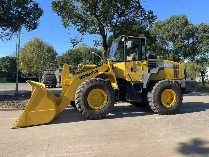 Used komatsu Wa320-5 Wheel Loader Second Hand Machine Popular Brand komatsu Hydraulic Machinery - Utovarivač točkaš: slika 2 Used komatsu Wa320-5 Wheel Loader Second Hand Machine Popular Brand komatsu Hydraulic Machinery - Utovarivač točkaš: slika 2
