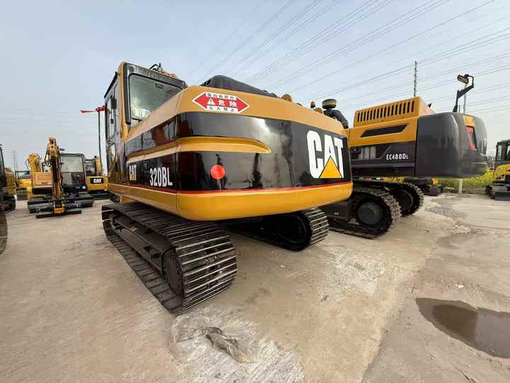 Very Cheap Price Used Cat 320C Excavator Powerful Used Caterpillar 320C Hydraulic Excavators for Sale - Bager guseničar: slika 4 Very Cheap Price Used Cat 320C Excavator Powerful Used Caterpillar 320C Hydraulic Excavators for Sale - Bager guseničar: slika 4