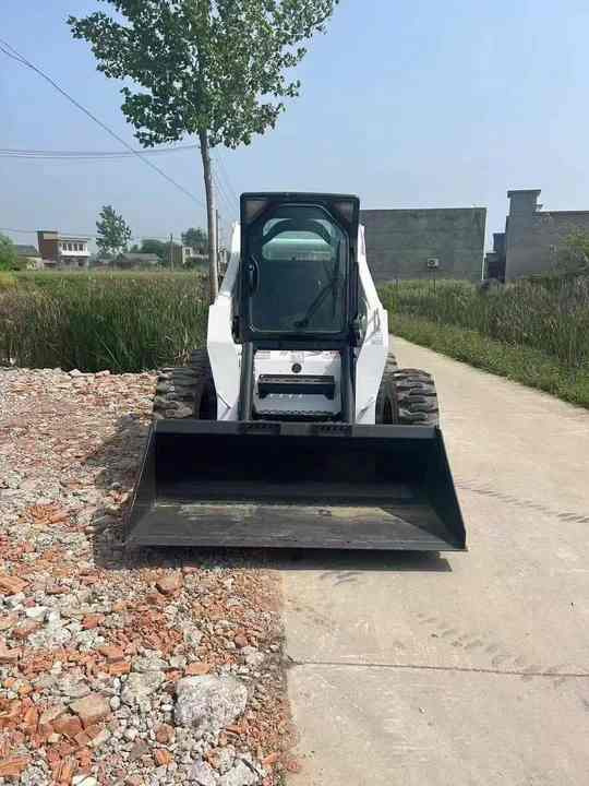 Very Low Price American Brand Used Bobcat S330 Skid Steer Loader with Superior Performance for Sale S160/S180/S300 in Stock - Mini utovarivač: slika 2 Very Low Price American Brand Used Bobcat S330 Skid Steer Loader with Superior Performance for Sale S160/S180/S300 in Stock - Mini utovarivač: slika 2