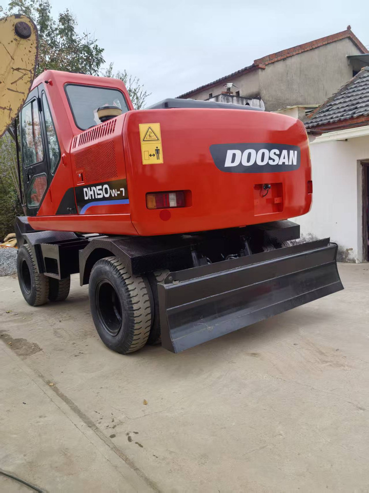 Doosan Used DH150W-7 wheeled excavator for sale at a low price. - Bager točkaš: slika 2 Doosan Used DH150W-7 wheeled excavator for sale at a low price. - Bager točkaš: slika 2