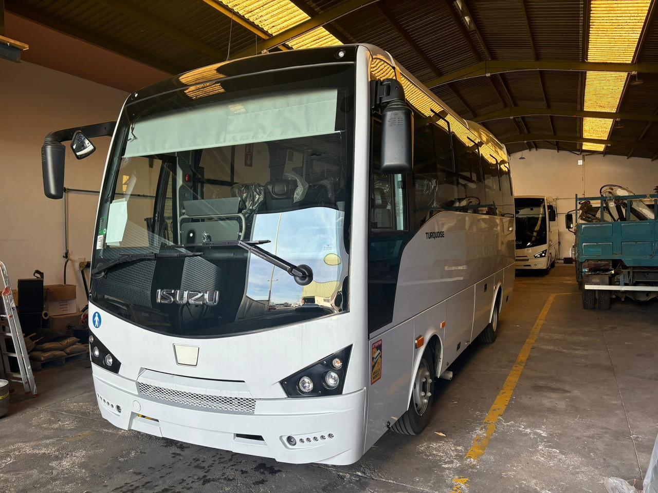 ISUZU TURQUOISE - Turistički autobus: slika 2 ISUZU TURQUOISE - Turistički autobus: slika 2