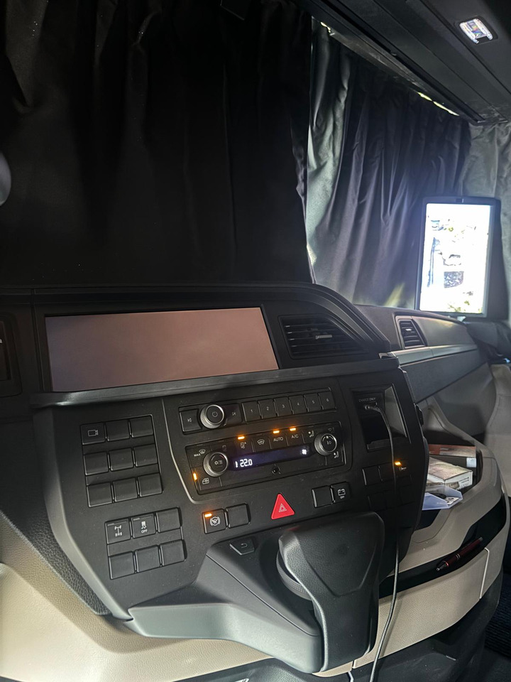 Kamion za prevoz automobila novi MAN TGX: slika 8