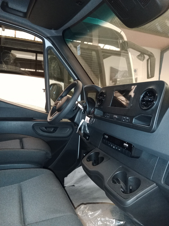 MERCEDES-BENZ SPRINTER 519 - Kamion sa tovarnim sandukom: slika 3 MERCEDES-BENZ SPRINTER 519 - Kamion sa tovarnim sandukom: slika 3