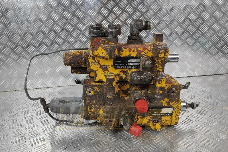 Volvo 4864235/4821543 - Hidraulični ventil za Građevinska mašina: slika 1 Volvo 4864235/4821543 - Hidraulični ventil za Građevinska mašina: slika 1