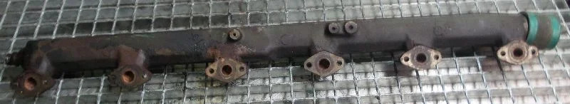 Volvo D12D 479602/479601 - Usisna grana za Građevinska mašina: slika 1 Volvo D12D 479602/479601 - Usisna grana za Građevinska mašina: slika 1