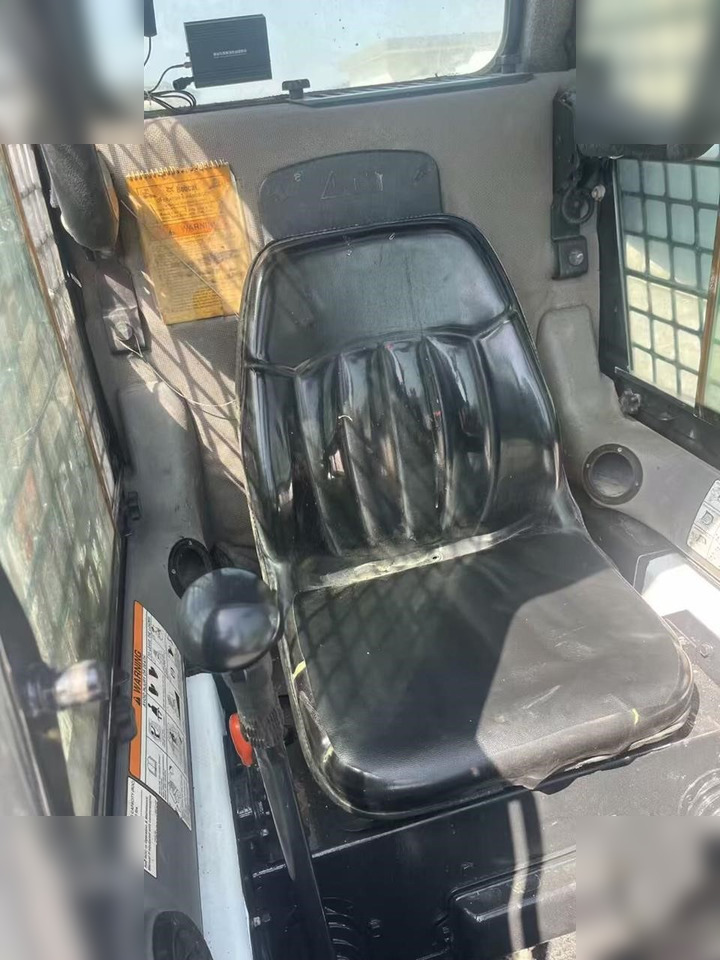 Mini utovarivač BOBCAT S160: slika 7