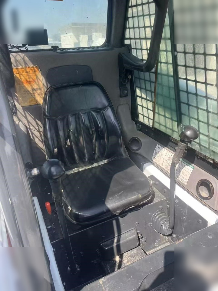 Mini utovarivač BOBCAT S160: slika 6
