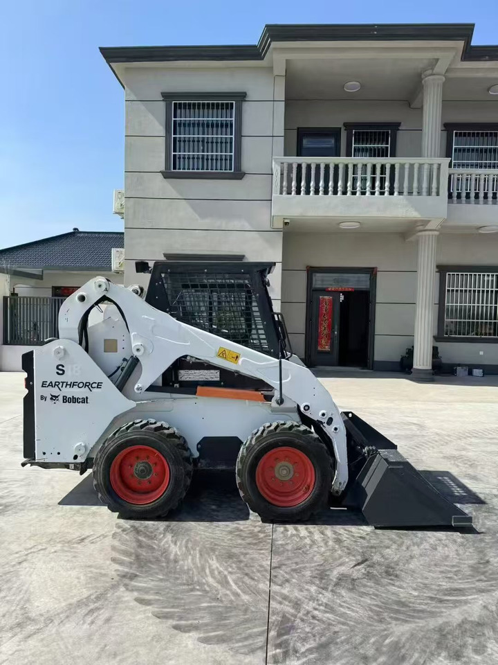BOBCAT S180 - Mini utovarivač: slika 1 BOBCAT S180 - Mini utovarivač: slika 1