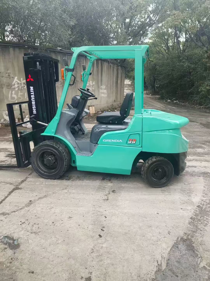 MITSUBISHI 3-ton - Jarbolna penjajuća platforma: slika 4 MITSUBISHI 3-ton - Jarbolna penjajuća platforma: slika 4