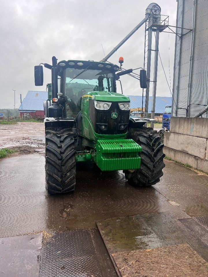 John Deere 6215 R Ultimate - Traktor: slika 2 John Deere 6215 R Ultimate - Traktor: slika 2