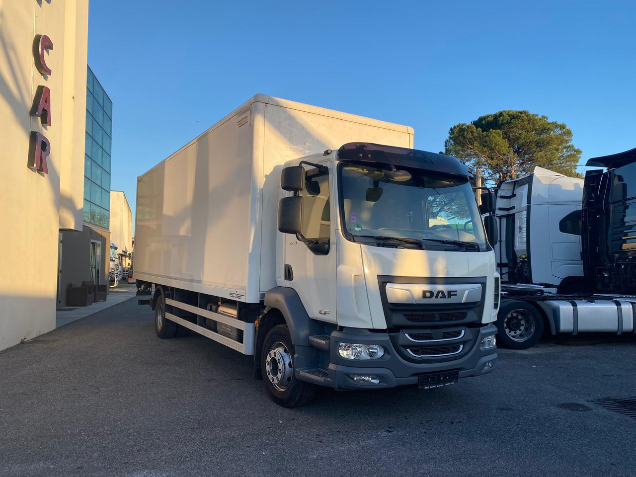 DAF LF 260 FA - Kamion sa zatvorenim sandukom: slika 3 DAF LF 260 FA - Kamion sa zatvorenim sandukom: slika 3