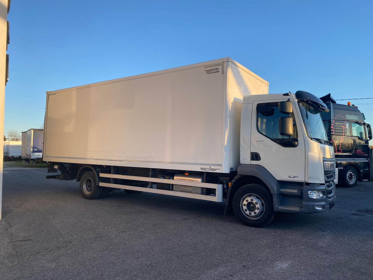 DAF LF 260 FA - Kamion sa zatvorenim sandukom: slika 2 DAF LF 260 FA - Kamion sa zatvorenim sandukom: slika 2